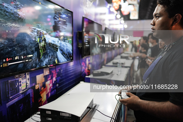 Gamers play video games at the Thailand Game Show 2024 in Bangkok, Thailand, on October 20, 2024. The Thailand Game Show 2024 gaming event t...