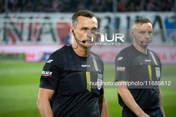 Referee Jaroslaw Przybyl officiates the game between KS Cracovia and Lech Poznan in Krakow, Poland, on October 19, 2024, during the PKO BP E...