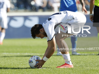 Napoli's Khvicha Kvaratskhelia scores their first goal on a penalty during the Serie A soccer match between Empoli FC and SSC Napoli at Stad...