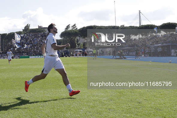 Napoli's Khvicha Kvaratskhelia celebrates after scoring their first goal during the Serie A soccer match between Empoli FC and SSC Napoli at...