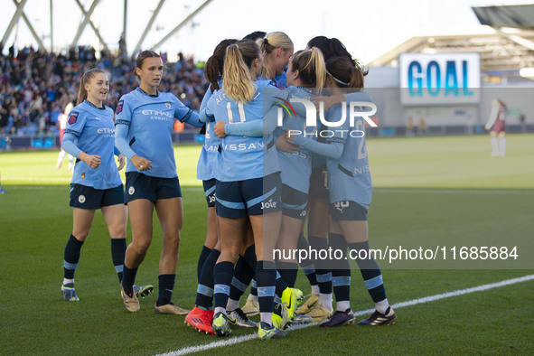 Jill Roord #10 of Manchester City W.F.C. celebrates her goal with teammates during the Barclays FA Women's Super League match between Manche...