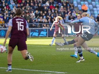 Jill Roord #10 of Manchester City W.F.C. scores a goal during the Barclays FA Women's Super League match between Manchester City and Aston V...