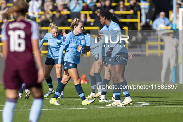 Lauren Hemp #11 of Manchester City W.F.C. celebrates her goal during the Barclays FA Women's Super League match between Manchester City and...