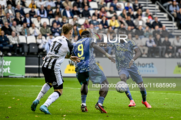 AFC Ajax Amsterdam forward Bertrand Traore plays during the match between Heracles Almelo and Ajax at the Asito Stadium for the Dutch Erediv...