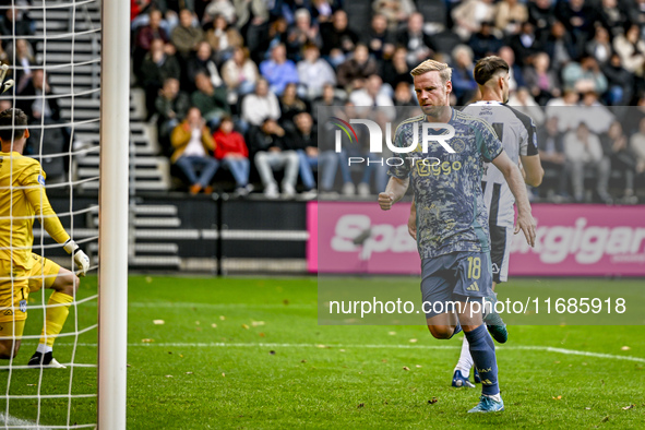 AFC Ajax Amsterdam midfielder Davy Klaassen celebrates the 1-1 goal during the match between Heracles Almelo and Ajax at the Asito Stadium f...