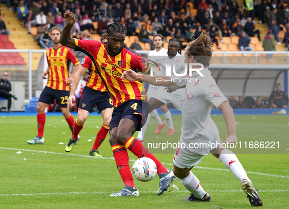 Edoardo Bove of ACF Fiorentina is in action during the Serie A match between Lecce and Fiorentina in Lecce, Italy, on October 20, 2024. 