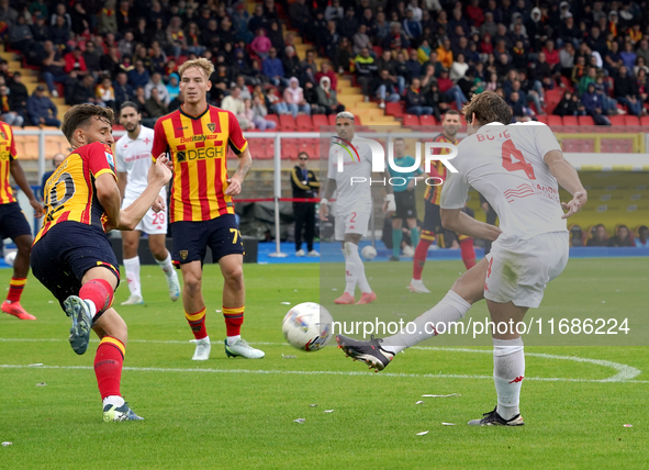 Edoardo Bove of ACF Fiorentina is in action during the Serie A match between Lecce and Fiorentina in Lecce, Italy, on October 20, 2024. 