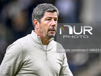 Heracles Almelo trainer Erwin van de Looi is present during the match between Heracles Almelo and Ajax at the Asito stadium for the Dutch Er...