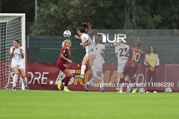 Manuela Giugliano of A.S. Roma Femminile scores the goal to make it 1-1 during the 7th day of the Serie A Femminile eBay Championship betwee...