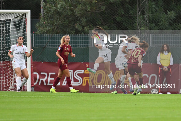 Manuela Giugliano of A.S. Roma Femminile scores the goal to make it 1-1 during the 7th day of the Serie A Femminile eBay Championship betwee...