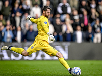 Heracles Almelo goalkeeper Fabian de Keijzer participates in the match between Heracles Almelo and Ajax at the Asito Stadium for the Dutch E...