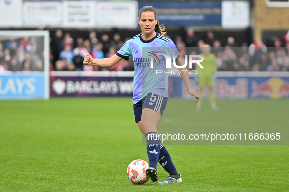 Laia Codina (5 Arsenal) controls the ball during the Barclays FA Women's Super League match between West Ham United and Arsenal at the Chigw...