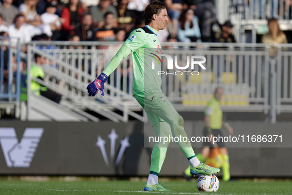 Atalanta's Marco Carnesecchi participates in the Italian Serie A soccer championship football match between Venezia FC and Atalanta BC at Pi...