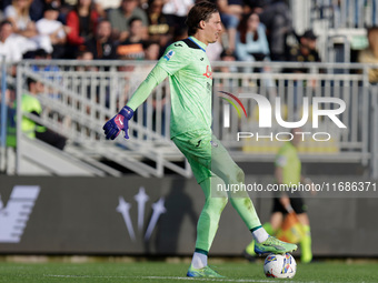 Atalanta's Marco Carnesecchi participates in the Italian Serie A soccer championship football match between Venezia FC and Atalanta BC at Pi...