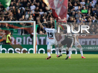 Gaetano Oristanio of Venezia competes against Marten De Roon of Atalanta during the Italian Serie A soccer championship match between Venezi...