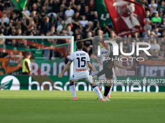 Gaetano Oristanio of Venezia competes against Marten De Roon of Atalanta during the Italian Serie A soccer championship match between Venezi...