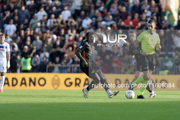 Alfred Duncan of Venezia plays during the Italian Serie A soccer match between Venezia FC and Atalanta BC at Pierluigi Penzo Stadium in Vene...