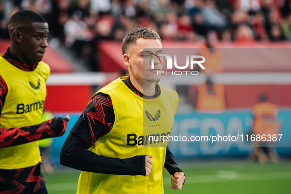 Florian Wirtz of Bayer 04 Leverkusen warms up during the Bundesliga match between Bayer 04 Leverkusen and Eintracht Frankfurt at BayArena in...