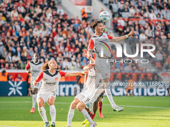 Robin Koch of Eintracht Frankfurt is in action during the Bundesliga match between Bayer 04 Leverkusen and Eintracht Frankfurt at BayArena i...