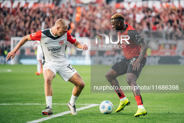 Victor Boniface of Bayer 04 Leverkusen plays against Rasmus Kristensen of Eintracht Frankfurt during the Bundesliga match between Bayer 04 L...