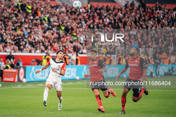 Omar Marmoush of Eintracht Frankfurt plays against Piero Hincapie and Jonathan Tah of Bayer 04 Leverkusen during the Bundesliga match betwee...