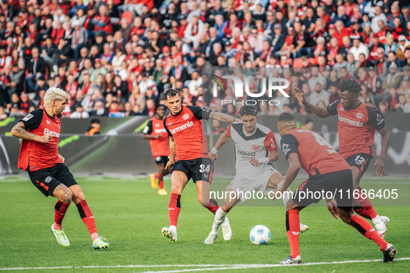 Omar Marmoush of Eintracht Frankfurt plays against Jonathan Tah, Edmond Tapsoba, Granit Xhaka, and Robert Andrich of Bayer 04 Leverkusen dur...