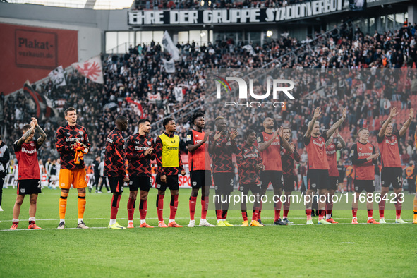 Players of Bayer 04 Leverkusen celebrate with fans after the Bundesliga match between Bayer 04 Leverkusen and Eintracht Frankfurt at BayAren...