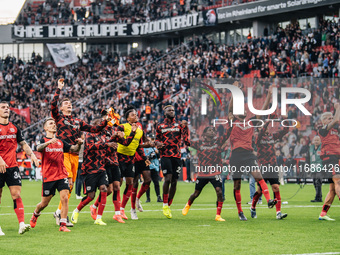 Players of Bayer 04 Leverkusen celebrate with fans after the Bundesliga match between Bayer 04 Leverkusen and Eintracht Frankfurt at BayAren...