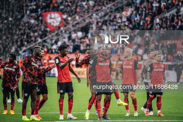 Players of Bayer 04 Leverkusen celebrate with fans after the Bundesliga match between Bayer 04 Leverkusen and Eintracht Frankfurt at BayAren...