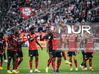 Players of Bayer 04 Leverkusen celebrate with fans after the Bundesliga match between Bayer 04 Leverkusen and Eintracht Frankfurt at BayAren...