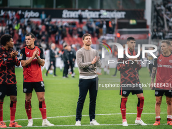 Xabi Alonso, Head Coach of Bayer 04 Leverkusen, and his players celebrate with fans after the Bundesliga match between Bayer 04 Leverkusen a...