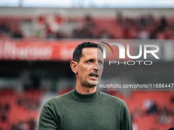 Dino Toppmoeller, Head Coach of Eintracht Frankfurt, looks on prior to the Bundesliga match between Bayer 04 Leverkusen and Eintracht Frankf...