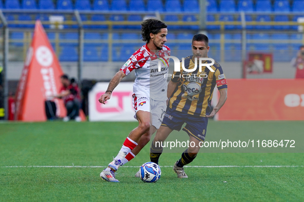 Leonardo Sernicola of Cremonese competes for the ball with Davide Buglio of SS Juve Stabia during the Serie B match between SS Juve Stabia a...