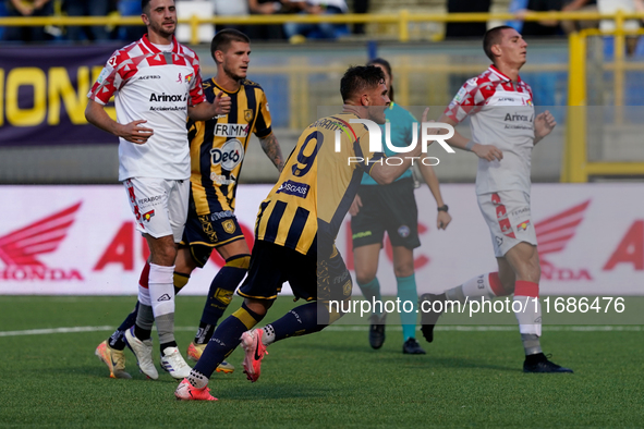 Andrea Adorante of SS Juve Stabia celebrates after scoring during the Serie B match between SS Juve Stabia and Cremonese at Stadio Romeo Men...