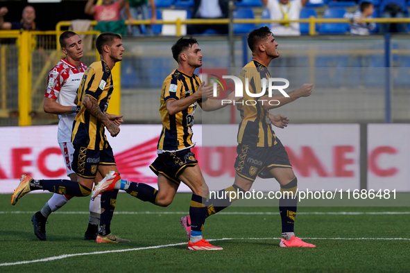 Andrea Adorante of SS Juve Stabia celebrates after scoring during the Serie B match between SS Juve Stabia and Cremonese at Stadio Romeo Men...