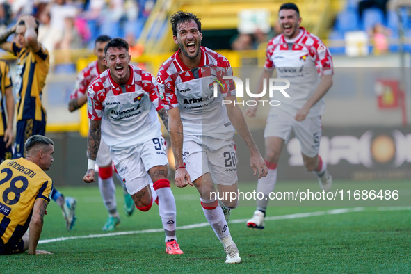 Franco Vazquez of Cremonese celebrates after scoring during the Serie B match between SS Juve Stabia and Cremonese at Stadio Romeo Menti Cas...