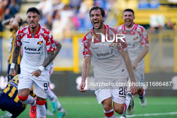 Franco Vazquez of Cremonese celebrates after scoring during the Serie B match between SS Juve Stabia and Cremonese at Stadio Romeo Menti Cas...