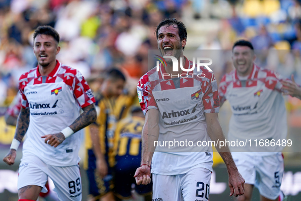 Franco Vazquez of Cremonese celebrates after scoring during the Serie B match between SS Juve Stabia and Cremonese at Stadio Romeo Menti Cas...