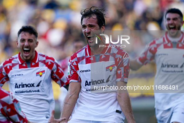 Franco Vazquez of Cremonese celebrates after scoring during the Serie B match between SS Juve Stabia and Cremonese at Stadio Romeo Menti Cas...