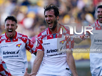 Franco Vazquez of Cremonese celebrates after scoring during the Serie B match between SS Juve Stabia and Cremonese at Stadio Romeo Menti Cas...