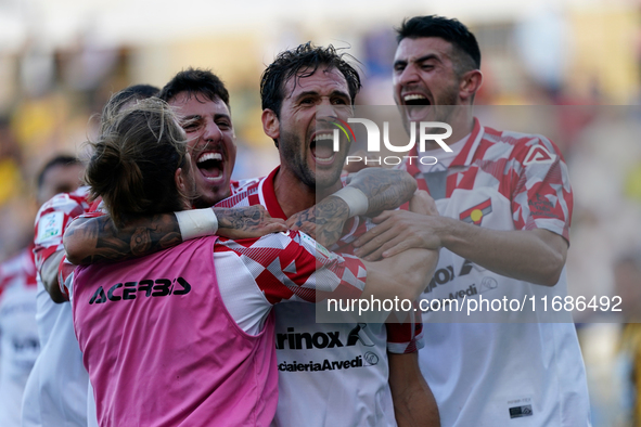 Franco Vazquez of Cremonese celebrates after scoring during the Serie B match between SS Juve Stabia and Cremonese at Stadio Romeo Menti Cas...