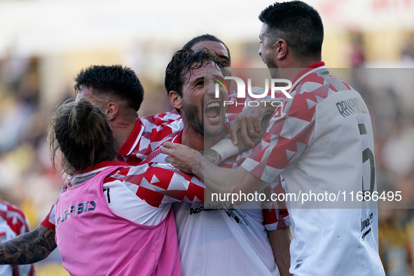 Franco Vazquez of Cremonese celebrates after scoring during the Serie B match between SS Juve Stabia and Cremonese at Stadio Romeo Menti Cas...