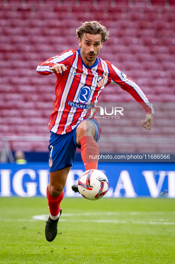 Antoine Griezmann of Atletico de Madrid is in action with the ball during the La Liga EA Sports 2024/25 football match between Atletico de M...