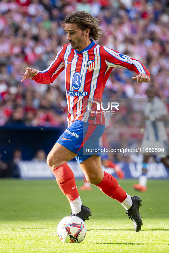 Antoine Griezmann of Atletico de Madrid is in action with the ball during the La Liga EA Sports 2024/25 football match between Atletico de M...