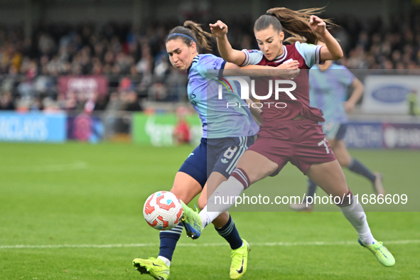 Mariona Caldentey (8 Arsenal) and Seraina Piubel (77 West Ham) challenge for the ball during the Barclays FA Women's Super League match betw...