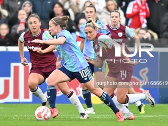 Kim Little (10 Arsenal) goes forward during the Barclays FA Women's Super League match between West Ham United and Arsenal at the Chigwell C...