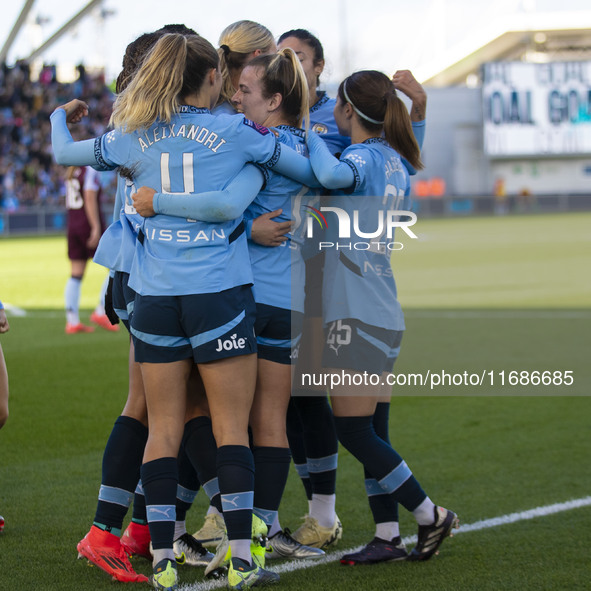 Jill Roord #10 of Manchester City W.F.C. celebrates her goal with teammates during the Barclays FA Women's Super League match between Manche...