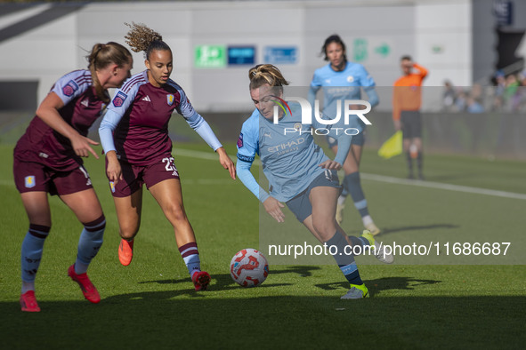 Lauren Hemp #11 of Manchester City W.F.C. is in action during the Barclays FA Women's Super League match between Manchester City and Aston V...