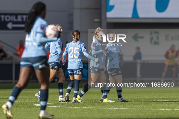 Lauren Hemp #11 of Manchester City W.F.C. celebrates her goal during the Barclays FA Women's Super League match between Manchester City and...