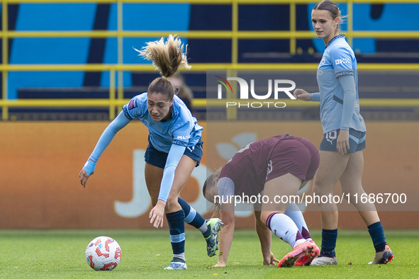 Laia Aleixandri #4 of Manchester City W.F.C. goes past the opponent during the Barclays FA Women's Super League match between Manchester Cit...